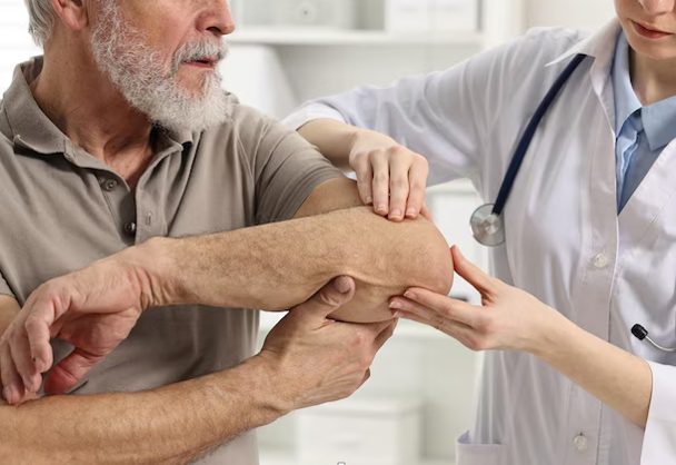 What Should You Look for When Choosing a Rheumatologist for Joint Pain in Whittier